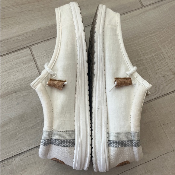 HEY DUDE: Men’s White Sneakers - Picture 6 of 8